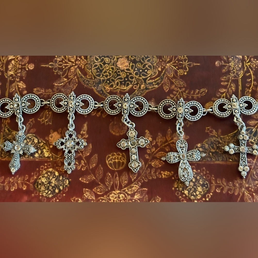 Silver tone Cross bracelet 8” - Picture 4 of 7